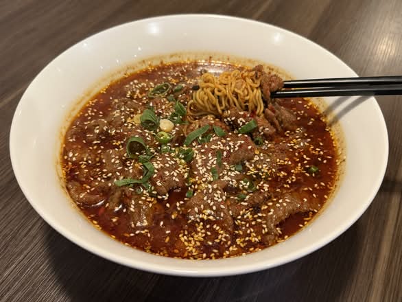 Spicy Sichuan Beef Noodle Soup (特色香辣牛肉方便面)